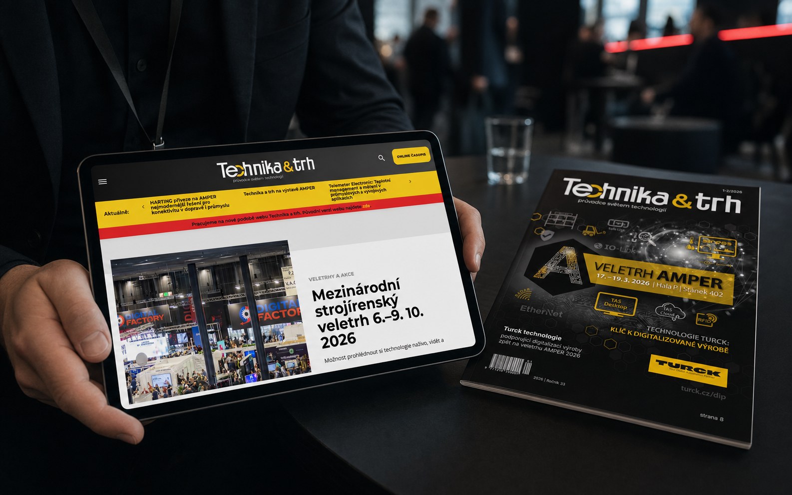 Zpravodajský portál technikaatrh.cz otevřený na tabletu, vedle leží tištěné vydání Technika & trh